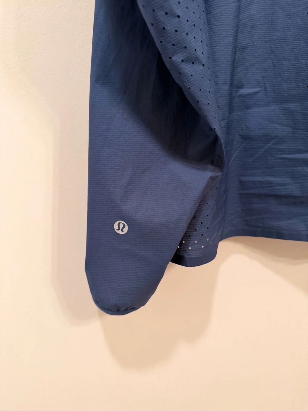 Lululemon Mens Windbreaker Jacket Blue Pockets Cross Fit Full Zip Hooded size M